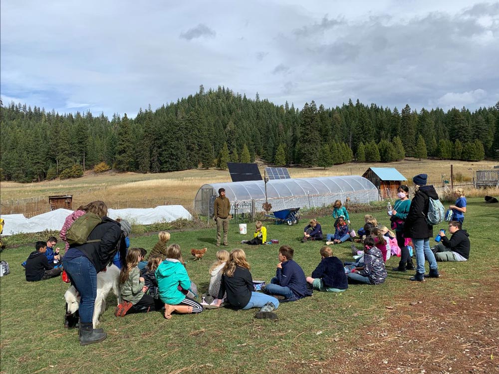 children in circle during school field trip